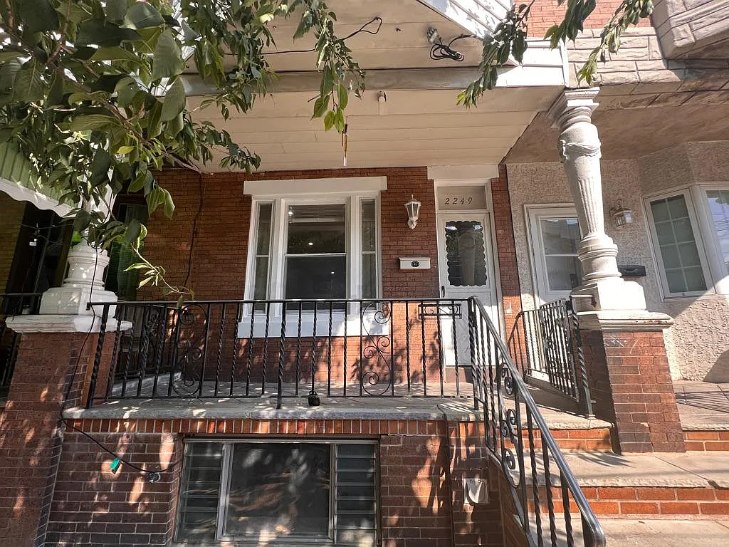 2249 S Beechwood St photo 1