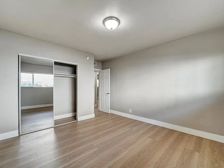 2040 S Sherbourne Dr — Photo 18