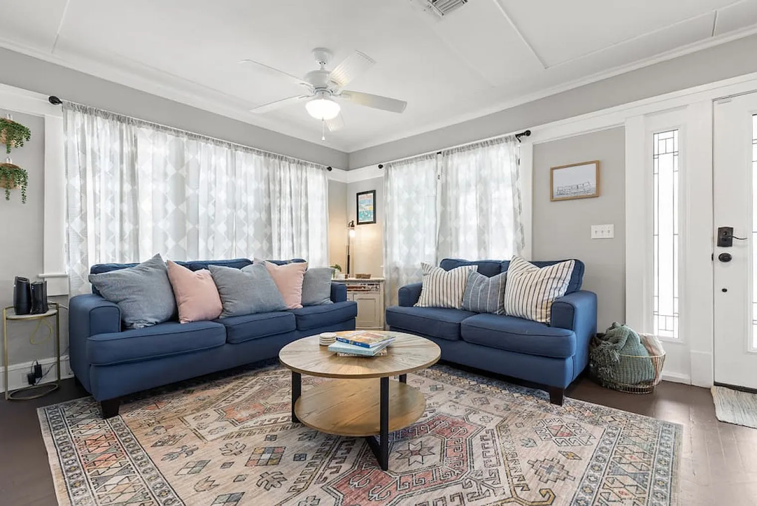 3 bed, 2.0 bath, 1582 sqft, $3,522 — Photo 1