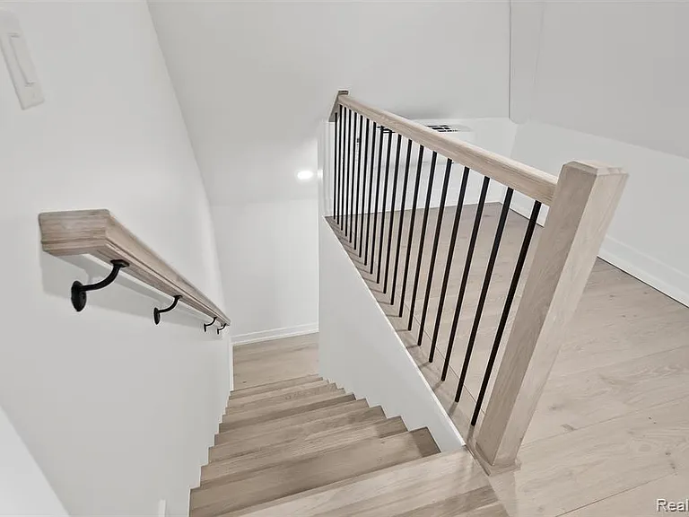 125 N Washington Ave — Photo 24