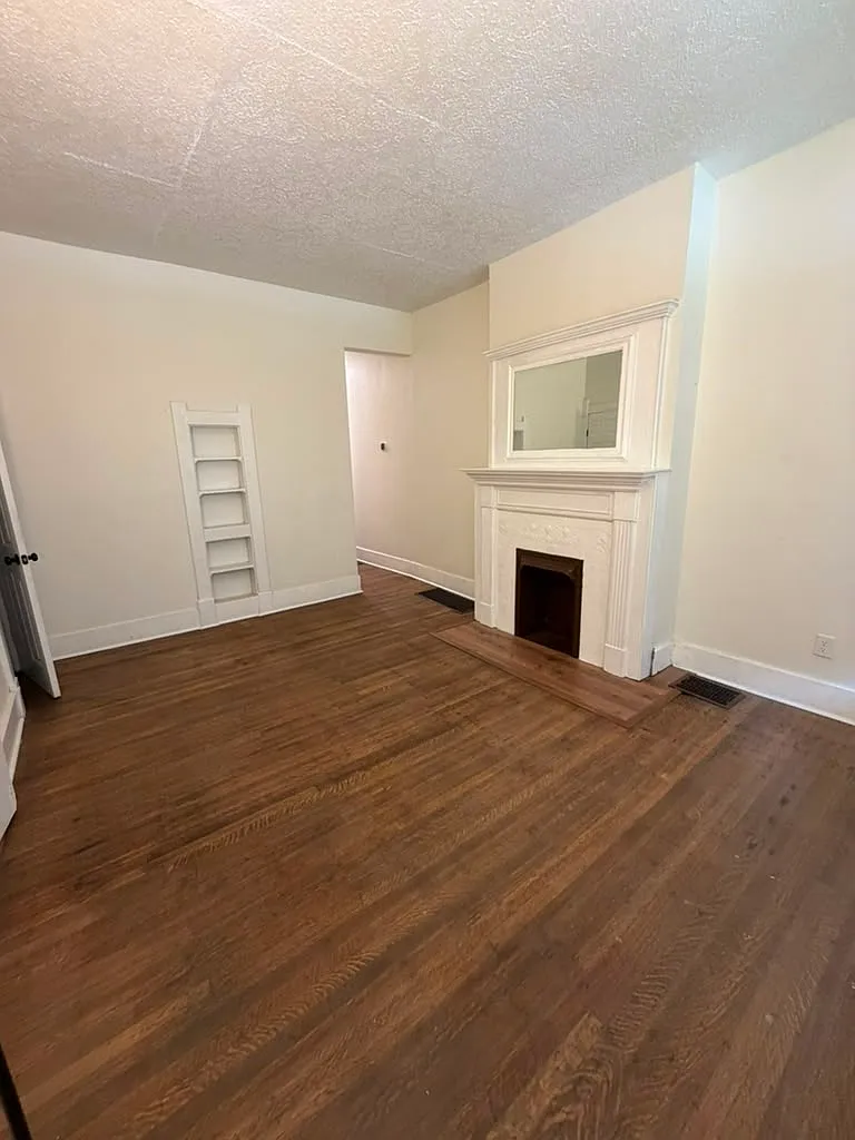 1 bed, 700 sqft, $1,350 — Photo 2