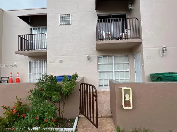 1990 SW 121st Ct APT 236, Miami, FL 33175