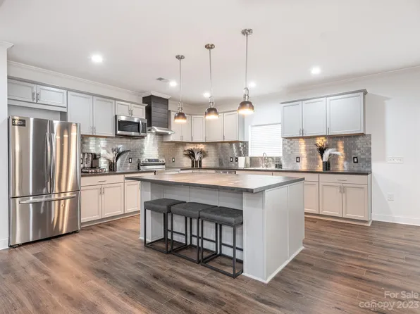 3527 W Sugar Creek Rd, Charlotte, NC 28269