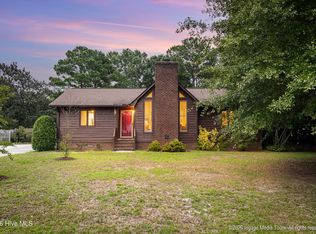 102 Southridge Dr, Greenville, NC 27858