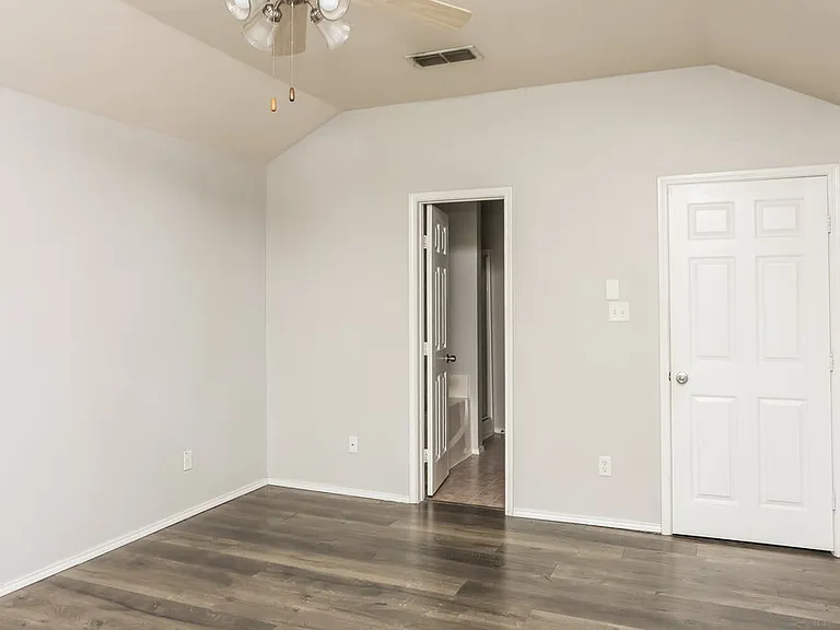 433 Heritage Dr — Photo 10