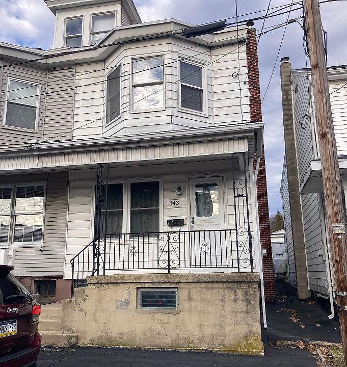 1st image of 143 N Railroad Ave
