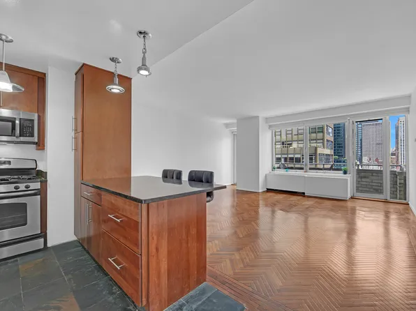 216-218 East 47th Street image 1 of 11