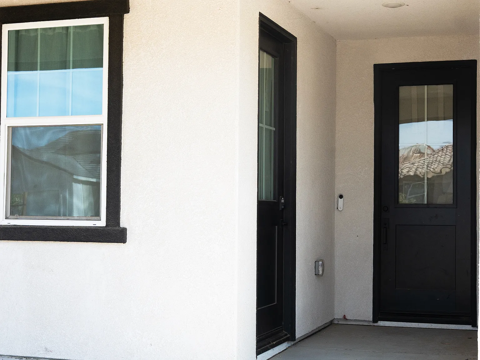 4 bed, 2406 sqft, $4,600 — Photo 2