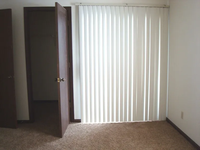 733-739-745 Longmeadow Ln — Photo 5