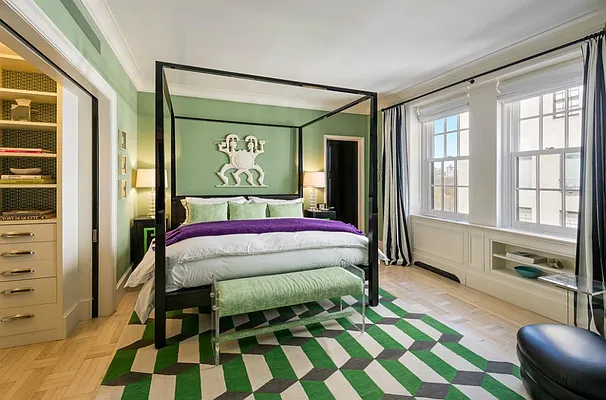 Sold by Sloane Square | media 9