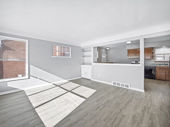 5th image of 21743 Timberidge St