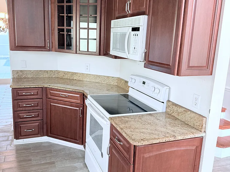 651 Queensbridge Dr — Photo 11