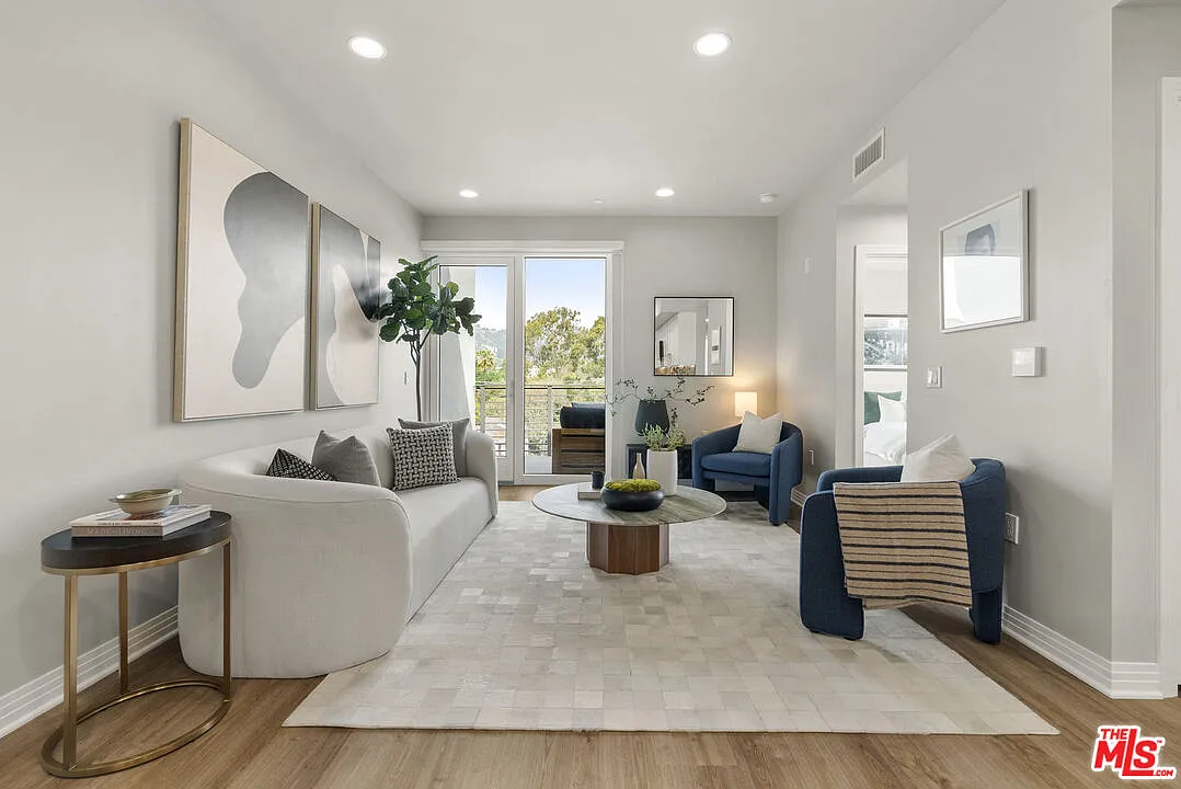 2 bed, 2.0 bath, 1124 sqft, $5,395 — Photo 3