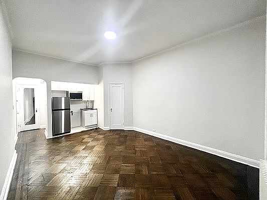 3rd image of 328 W 83rd St APT 2F
