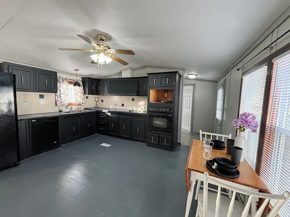 711 N 19th St #29, Hamilton, IL 62341