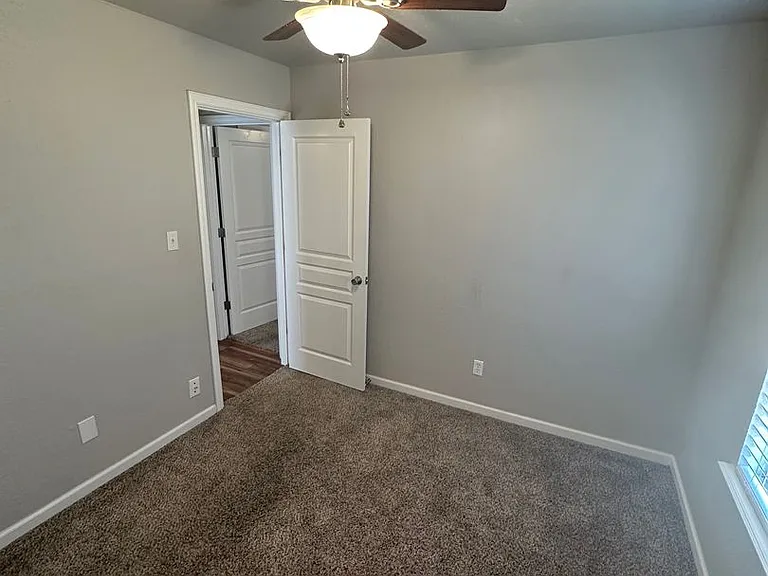 725 Peregrine Dr — Photo 14