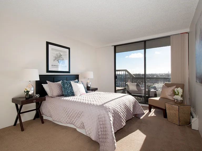 5051 Lougheed Hwy — Photo 4