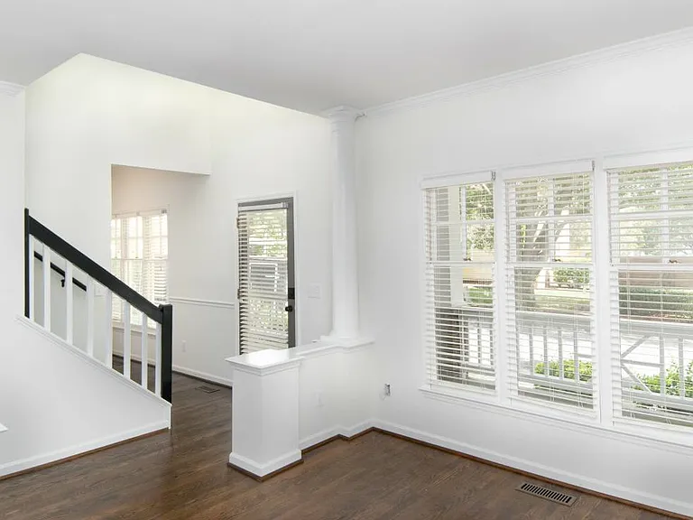 400 Olmsted Park Pl — Photo 4