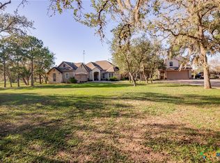 48 Live Oak Ln, Victoria, TX 77905