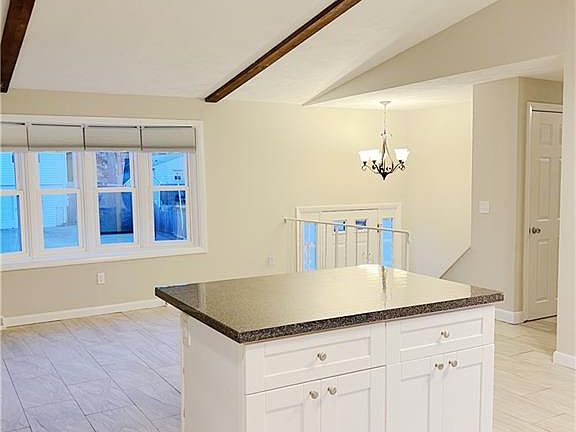 4th image of 25 Joanna Dr