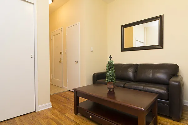 Rented by I Stay NY LLC | media 10
