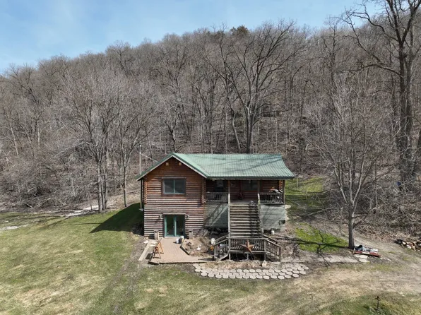 1969 Ferris Mill Rd, Decorah, IA 52101