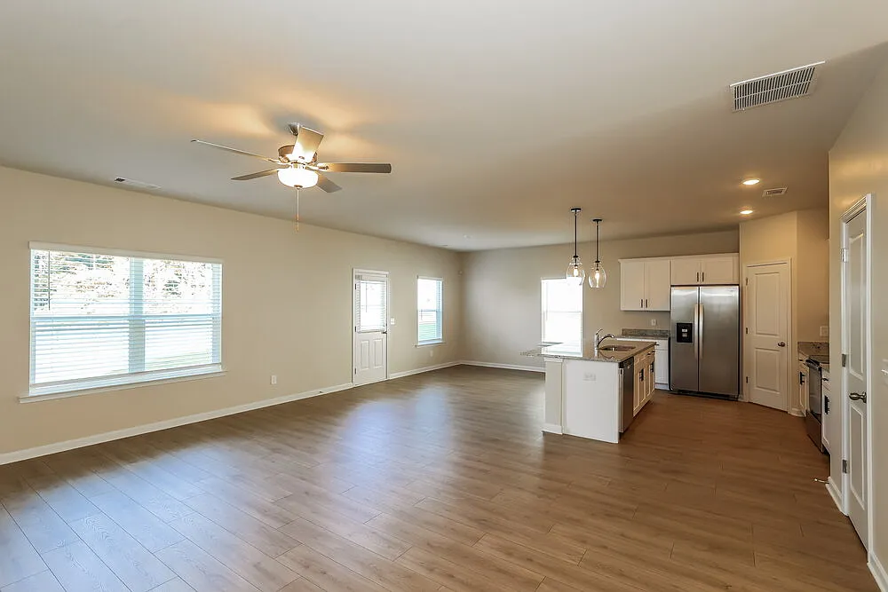 4 bed, 2.5 bath, 1967 sqft, $2,170 — Photo 4