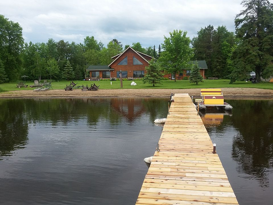 Over 300' of lakeshore 