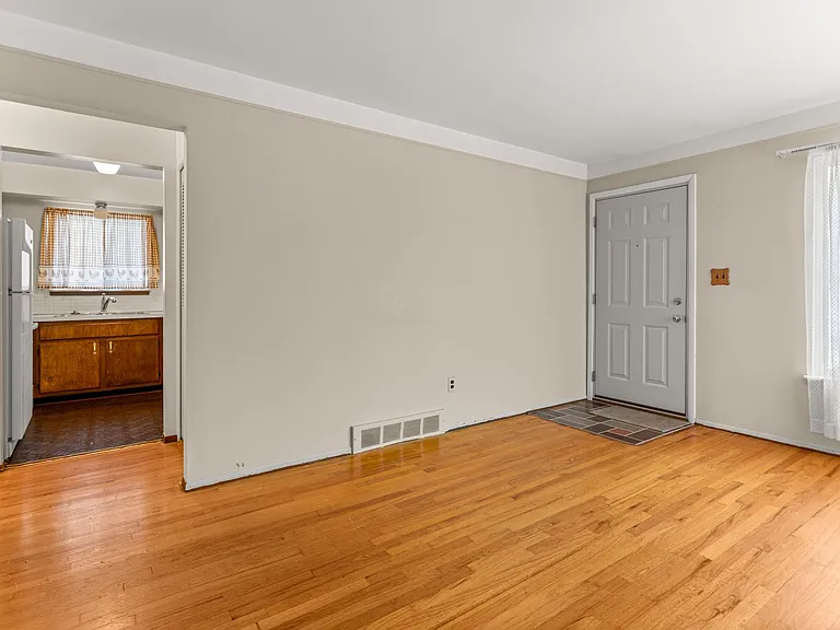 14580 Ford Ave — Photo 9