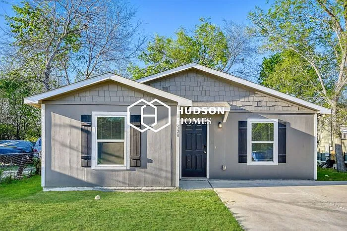 3 bed, 2.0 bath, 1090 sqft, $1,449 — Photo 1