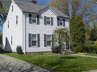 1028 Pembrook Rd, Cleveland Heights, OH 44121