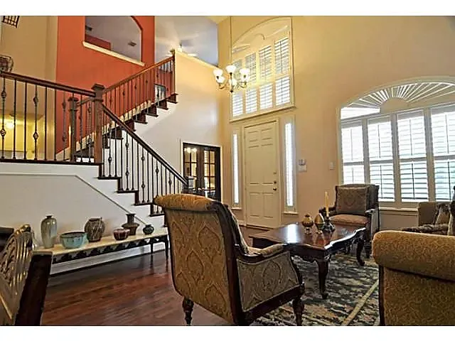 High Ceiling Living Room - 8915 Westmont Dr