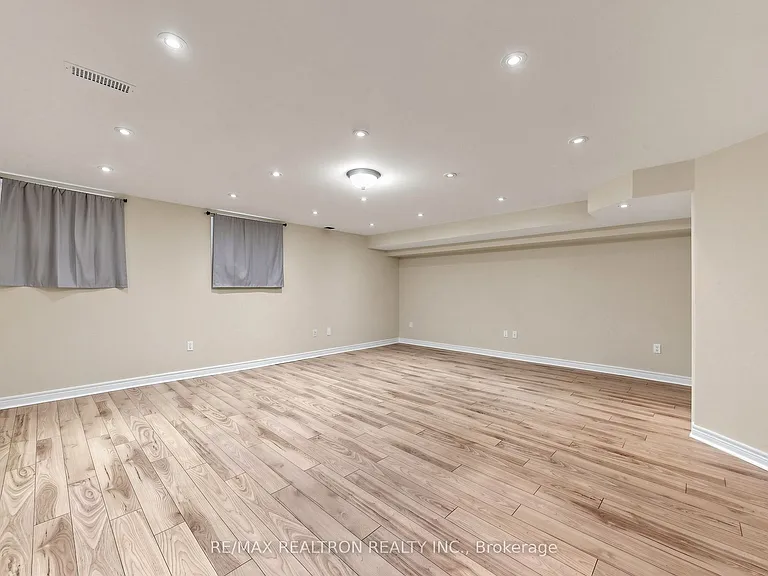142 Mistywood Cres W — Photo 41