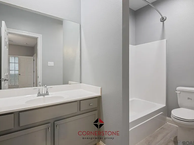 4625 Burbank Dr #607 — Photo 6