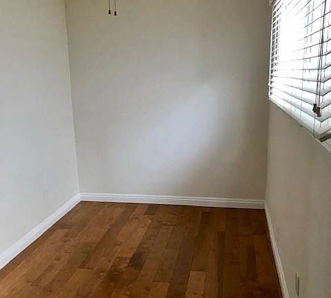 5th image of 2632 E St