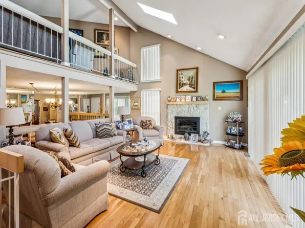 75 Linda Ln, Edison, NJ 08820