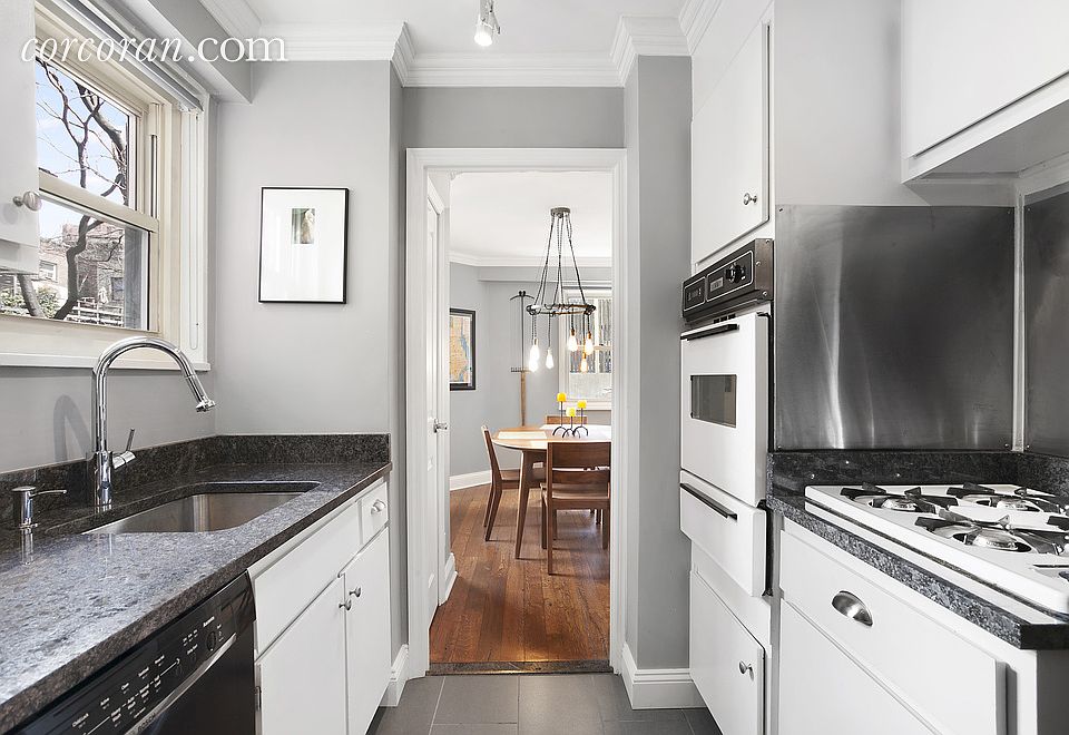 2nd image of 15 Charles St APT 3D