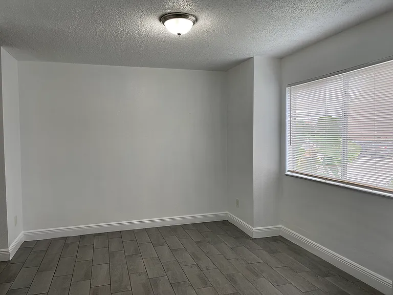 2339 Huntington Green Ct — Photo 3