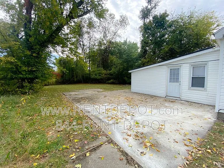 1021 Vanderburgh Ave — Photo 8