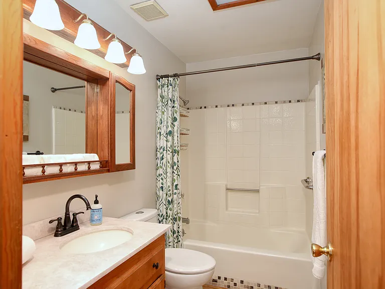 1540 Indiana Way — Photo 7