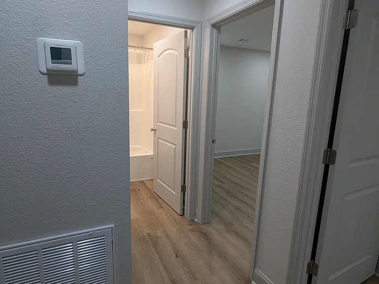 408 Prince Ln — Photo 6