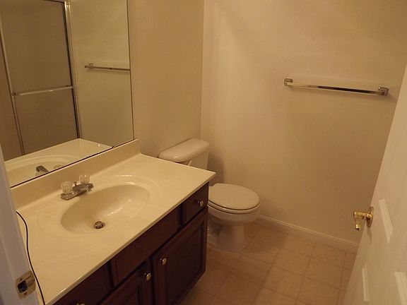 5th image of 3083 Cumberland Ln APT 205