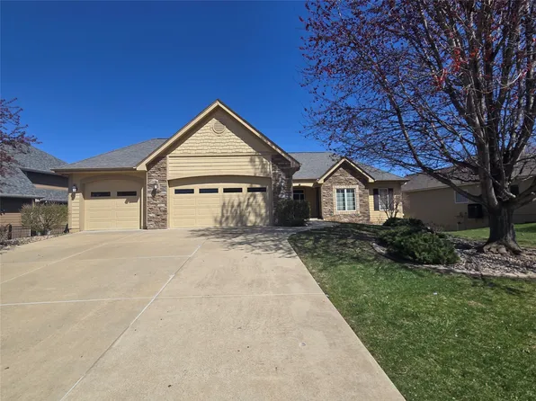 14511 Brookshire Dr, Urbandale, IA 50323
