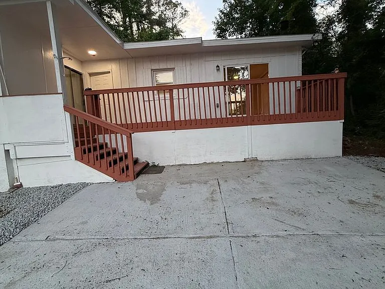 967 Lake Dr — Photo 6