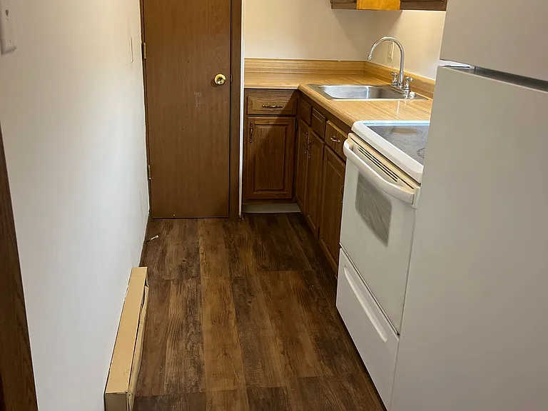 Bank Street Apartments — Photo 4