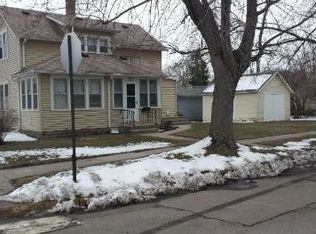 322 Maple St N, Chaska, MN 55318