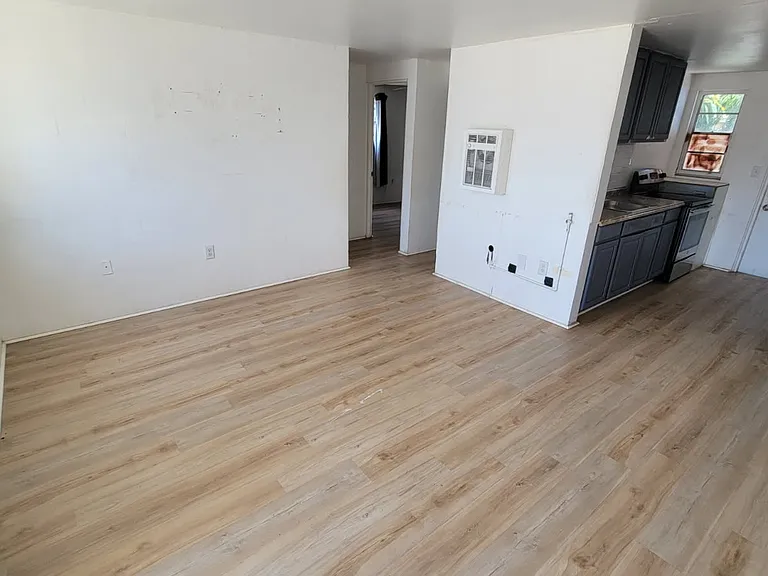 400 11th St W #408-H — Photo 2