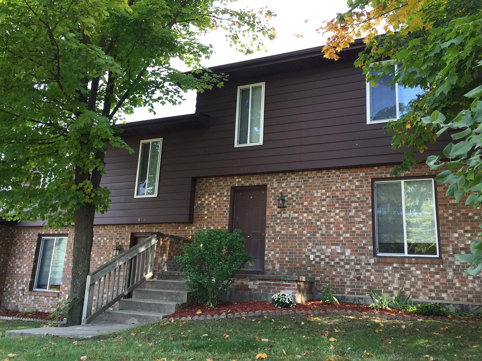 696 N Hagadorn Rd — Photo 1