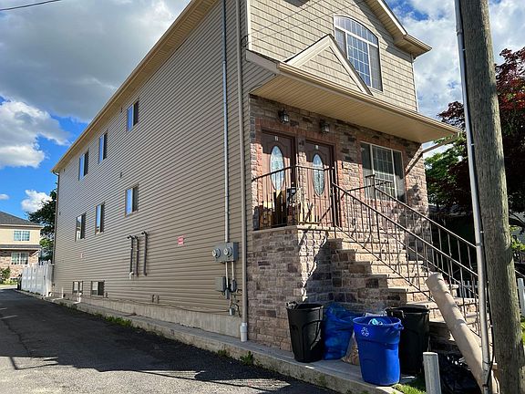 2nd image of 3926 Victory Blvd Floor 2