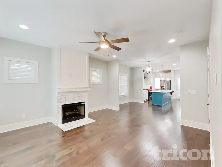1244 Hillwood Private Cv — Photo 3